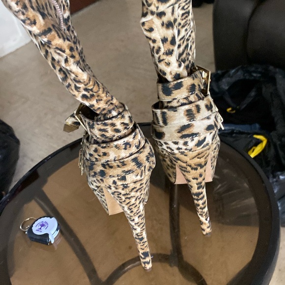 Women’s thigh high boots - Picture 1 of 14